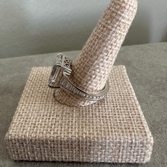 CZ & sterling silver fashion ring by Absolute - Picture 3 of 14